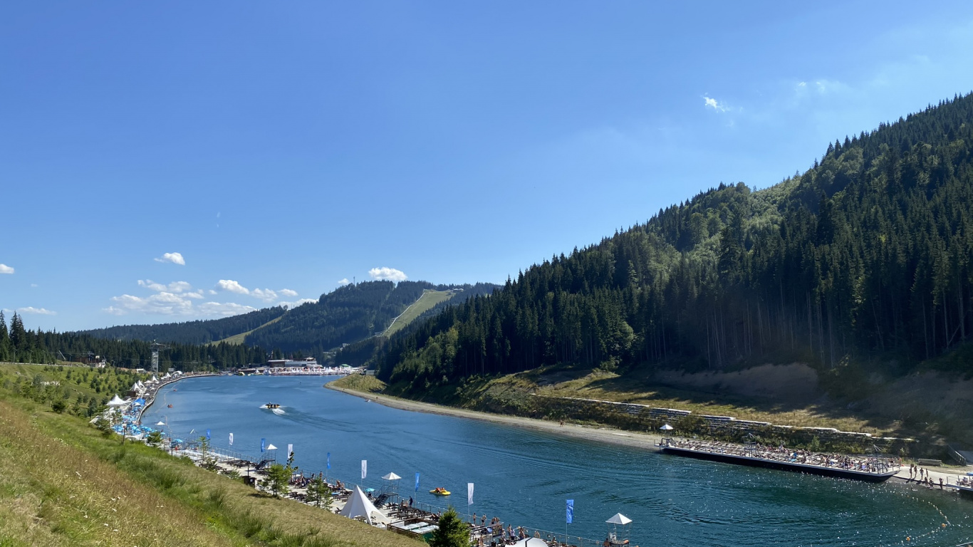 Обои пейзажи гор, фьорд, гидроресурсы, водоем, водный путь в разрешении 1366x768