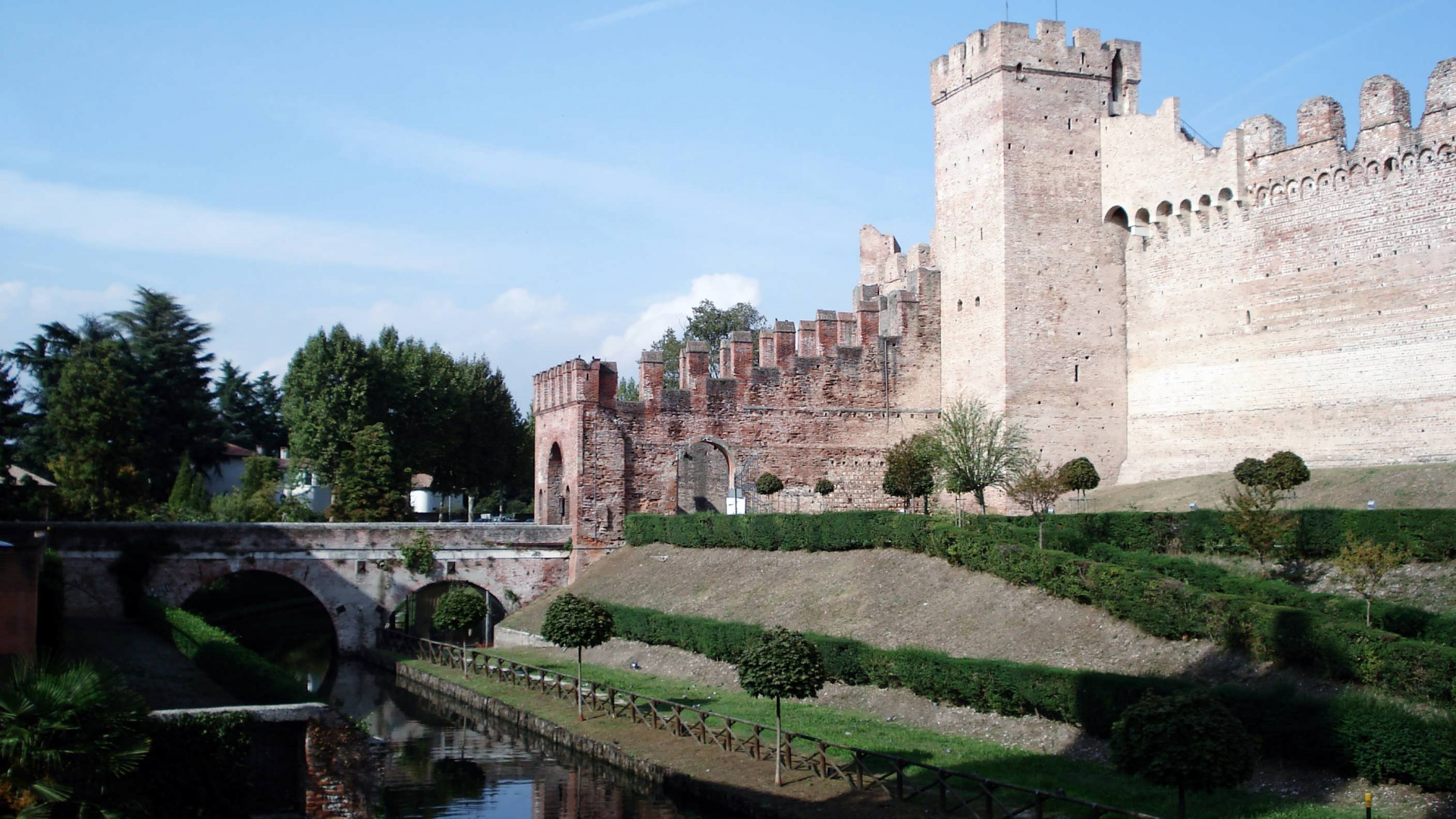 Обои замок, ров, фортификация, здание, историческое место в разрешении 1920x1080