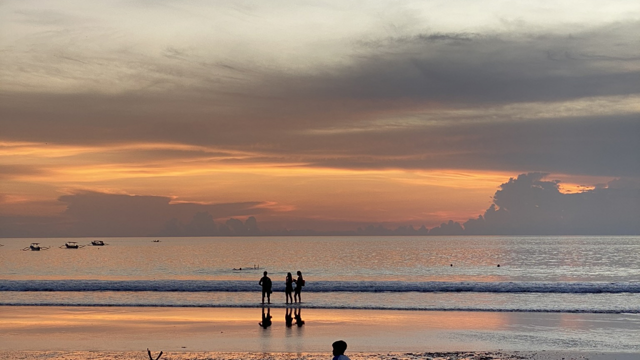 Обои море, пляж, вода, водоем, жидкость в разрешении 1280x720