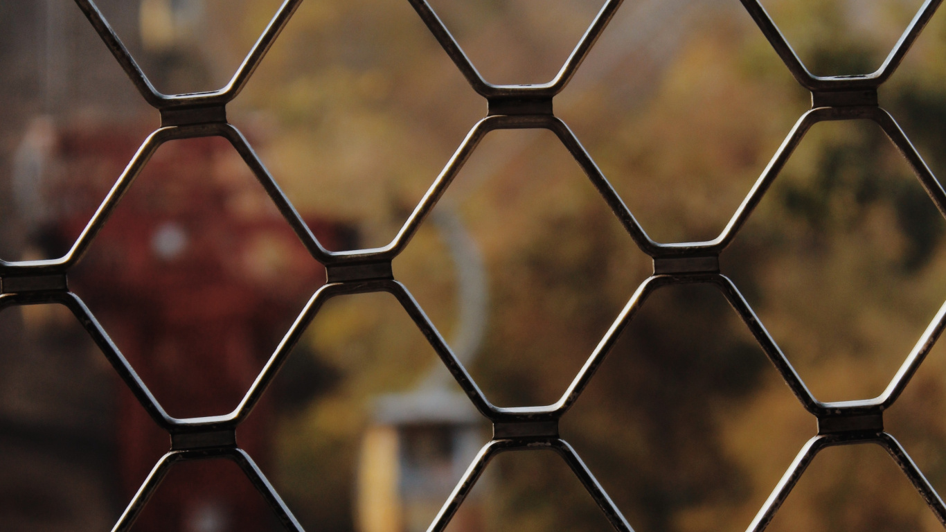 Обои забор, ячейка, ограждать провода, металл, узор в разрешении 1366x768