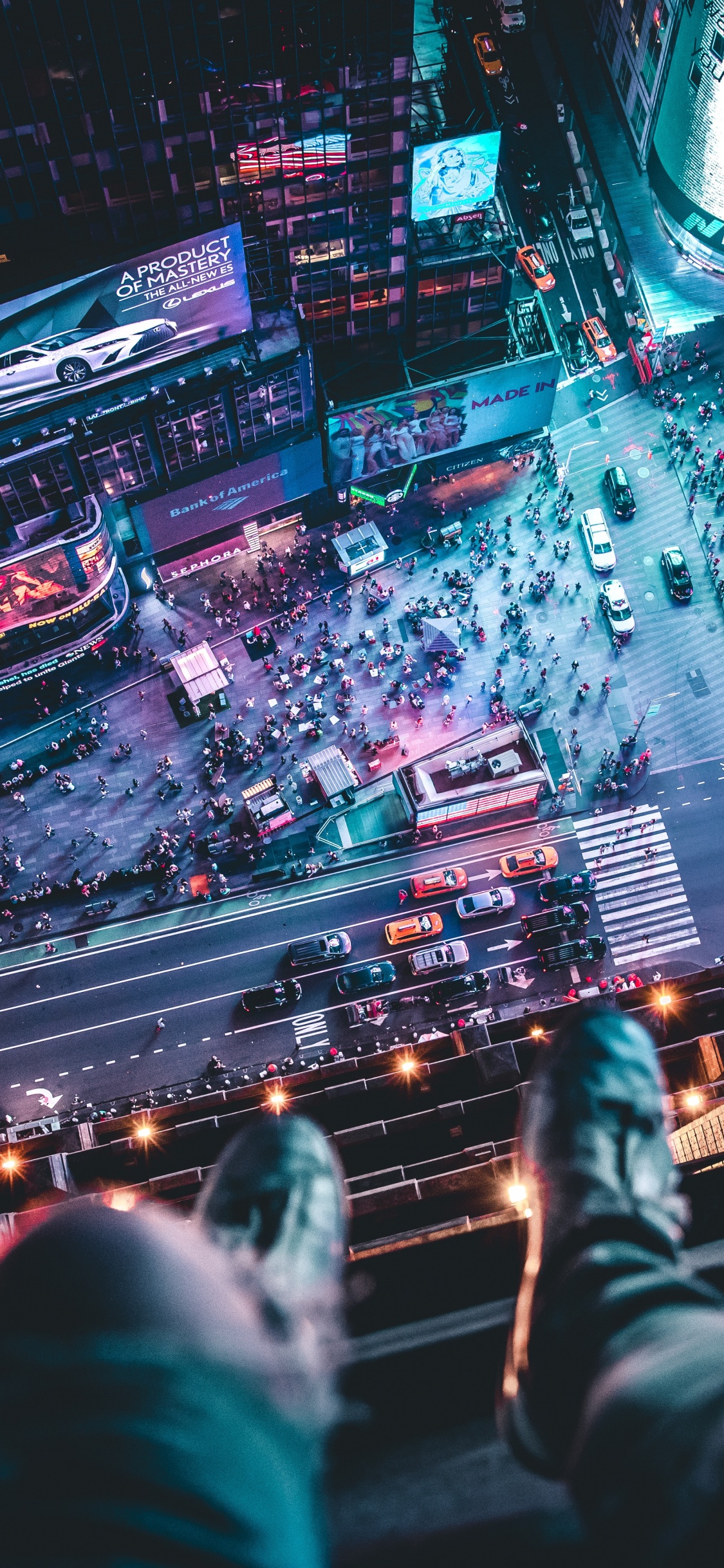 Обои таймсквер, свет, город, населенный пункт, метрополия в разрешении 1125x2436