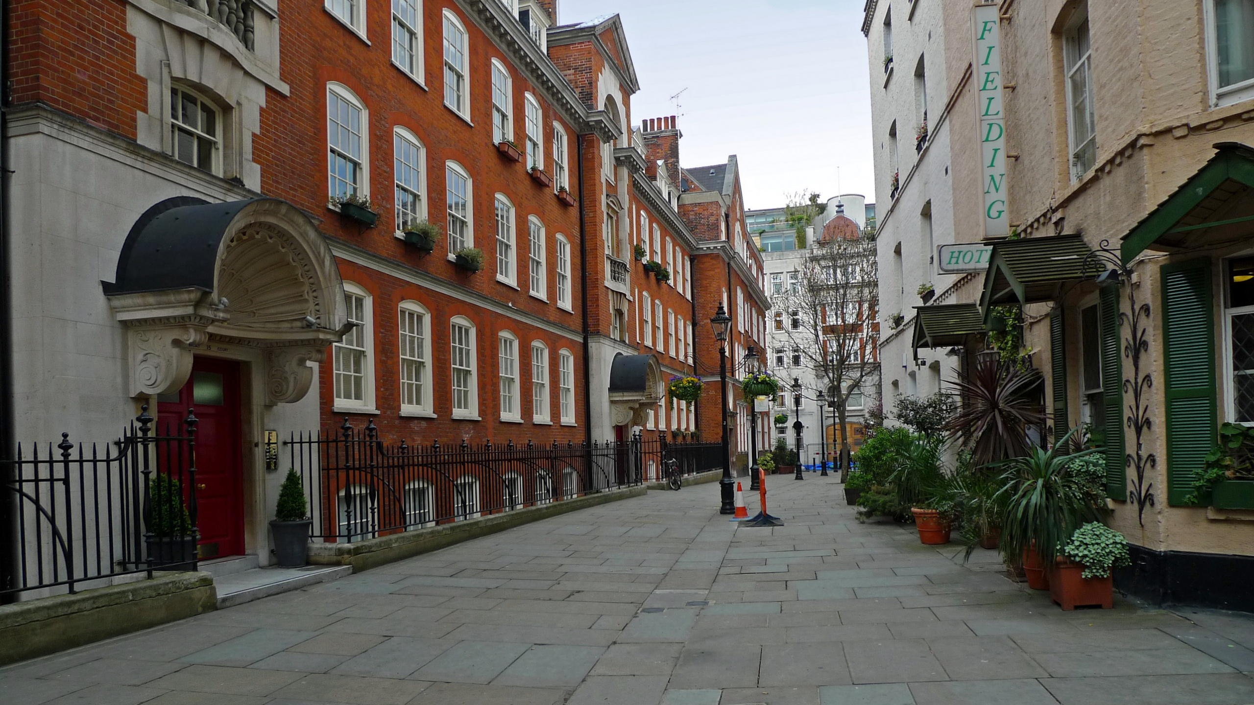 Обои соседство, городок, улица, дорога, город в разрешении 2560x1440