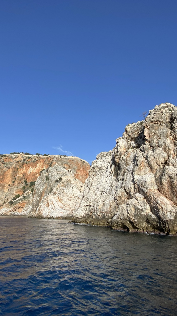 Обои Асиклар пещера, вода, природный ландшафт, коренная порода, озеро в разрешении 750x1334