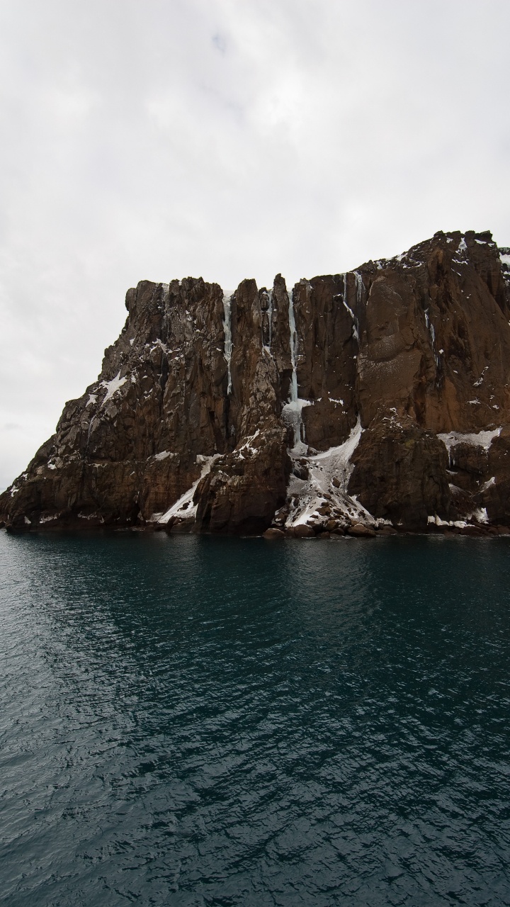 Обои водоем, море, рок, прибрежные и океанические рельефы, обрыв в разрешении 720x1280