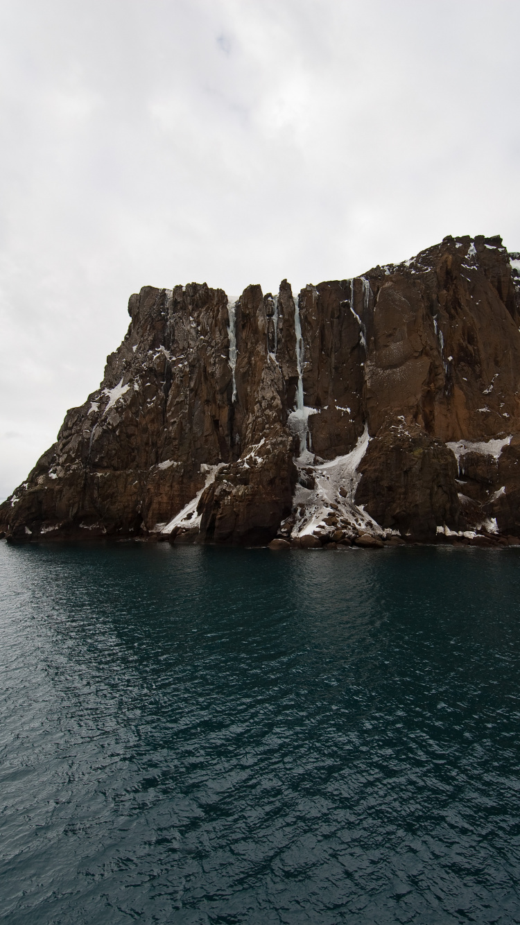 Обои водоем, море, рок, прибрежные и океанические рельефы, обрыв в разрешении 750x1334