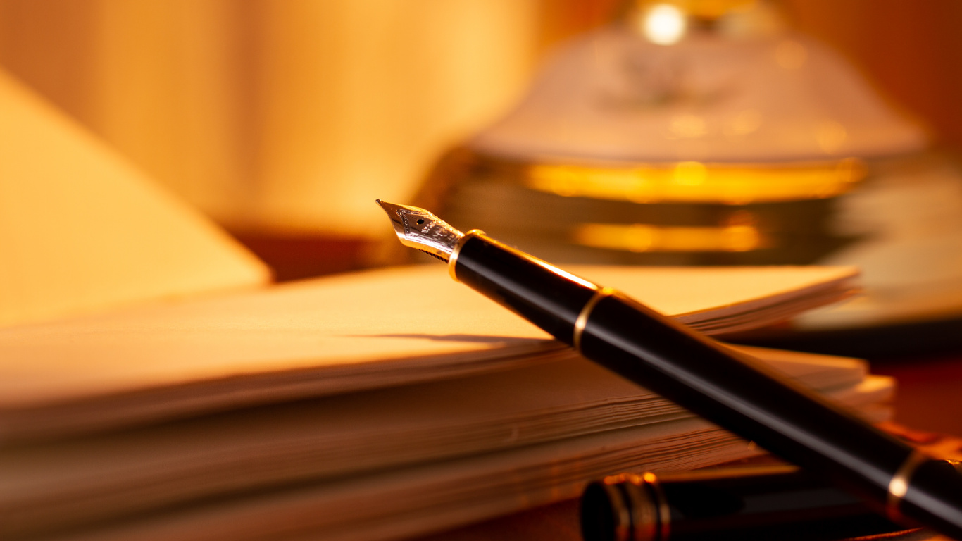 Обои ноутбук, птичье перо, ручка, написание реализации, канцелярские товары в разрешении 1366x768