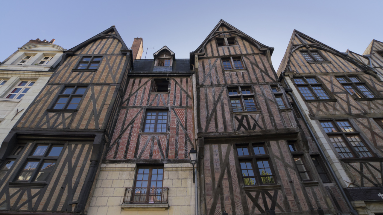 Обои Площадь Плюмеро, фасад, средневековая архитектура, архитектура, здание в разрешении 1280x720