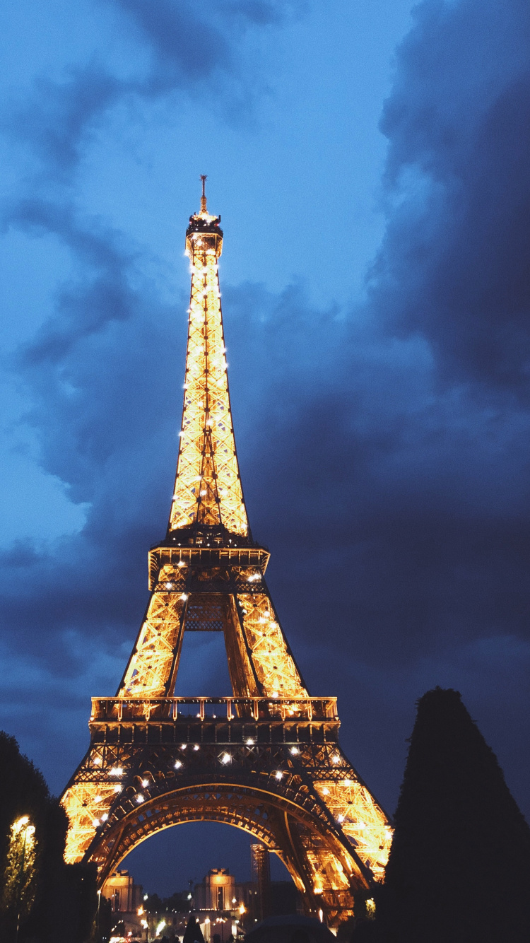 Обои Эйфелева башня, достопримечательность, национальный исторический памятник, памятник, синий в разрешении 750x1334