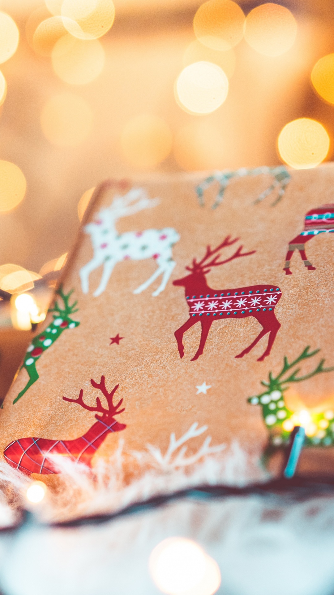 Обои Рождественский подарок, Рождественский день, подарок, праздник, Рождество в разрешении 1080x1920