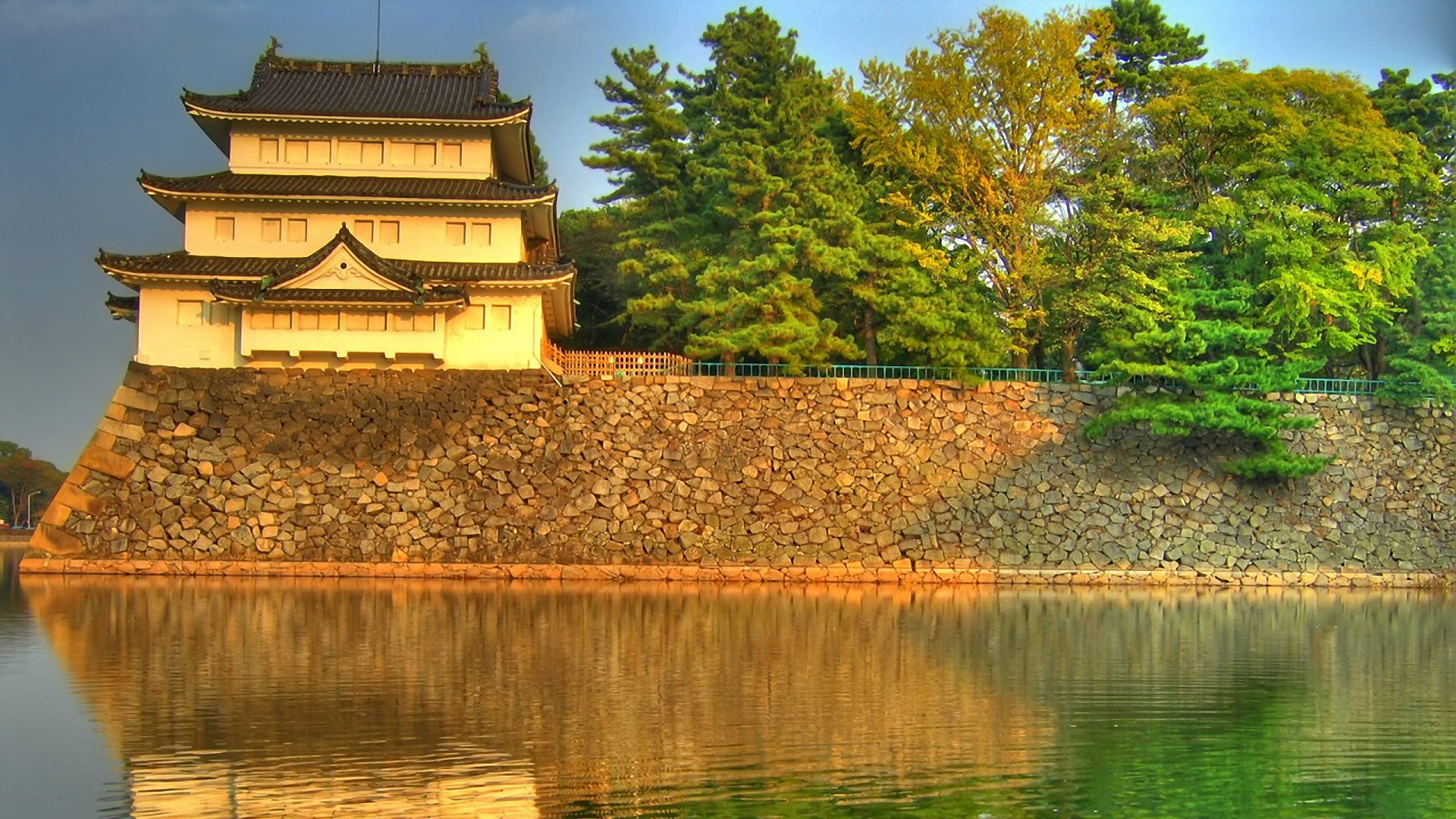 Обои вода, отражение, пагода, дерево, ров в разрешении 1920x1080