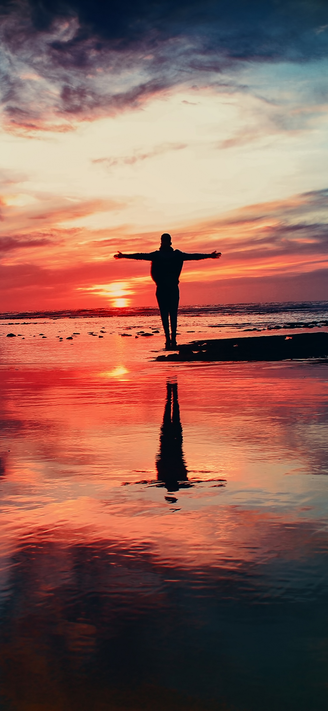 Обои самовыражение, личное развитие, личность, отражение, вода в разрешении 1125x2436