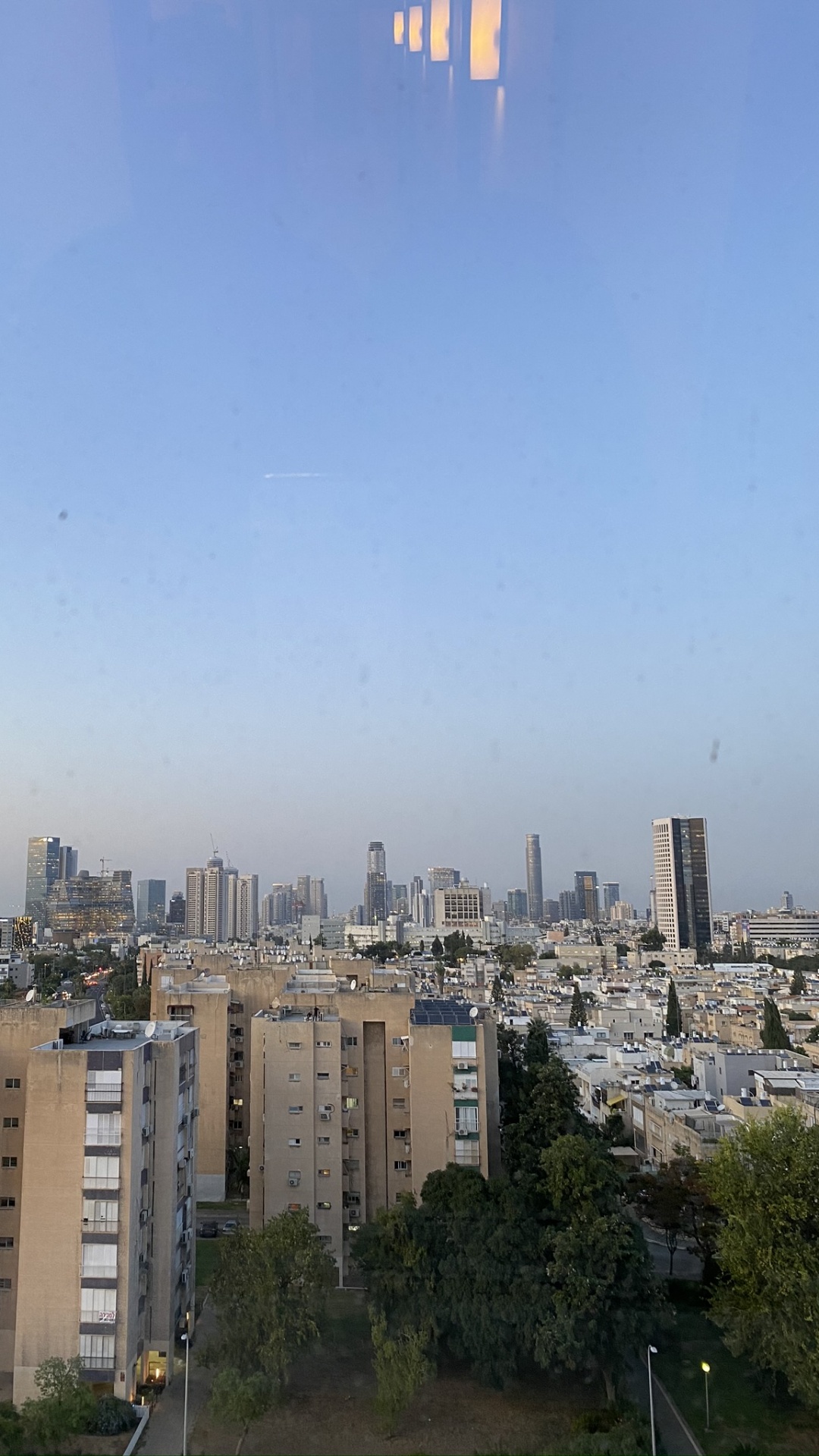 Обои дневное время, башня, городской район, город, соседство в разрешении 1080x1920