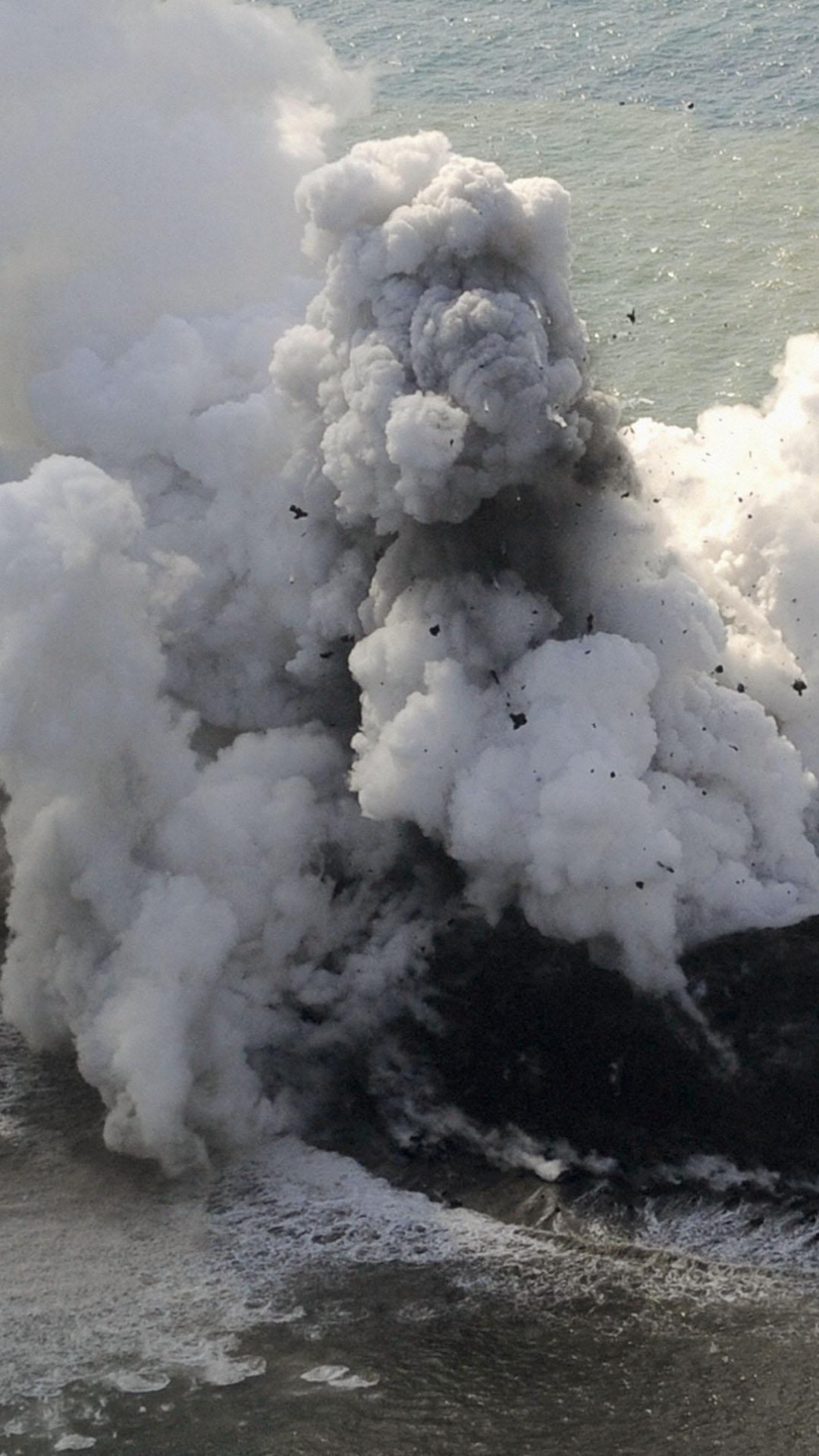 Обои вулкан, Остров, Острова Огасавара, подводные вулканы, типы вулканических извержений в разрешении 1080x1920