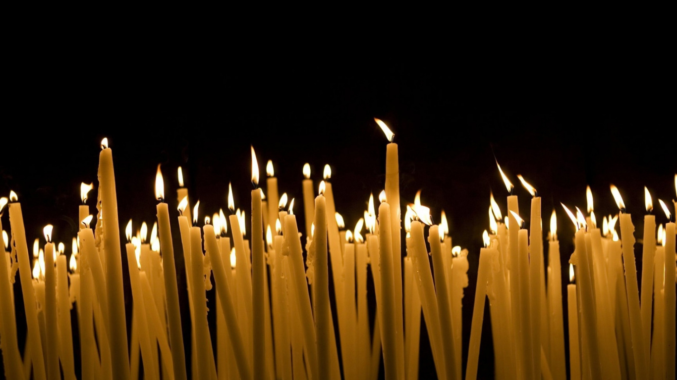 Обои свеча, освещение, свет, пламя, дизайн интерьера в разрешении 1366x768