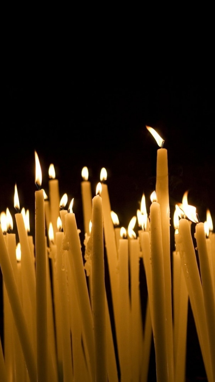 Обои свеча, освещение, свет, пламя, дизайн интерьера в разрешении 720x1280