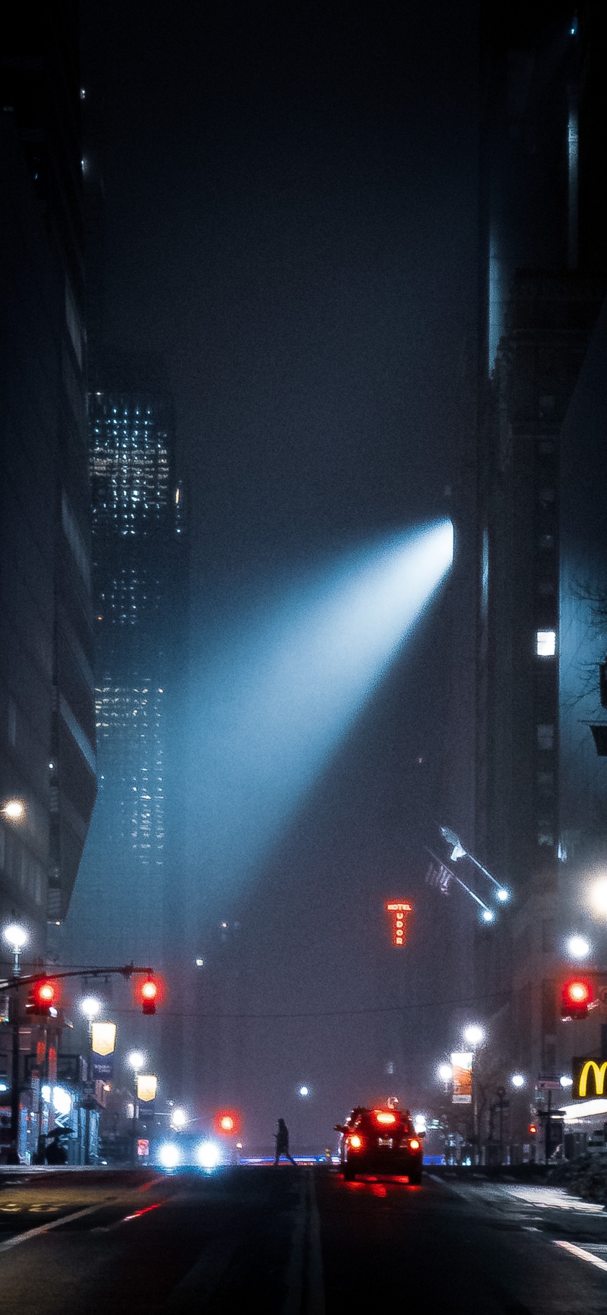 Обои дизайн, атмосфера, здание, небоскреб, автомобильное освещение в разрешении 1242x2688