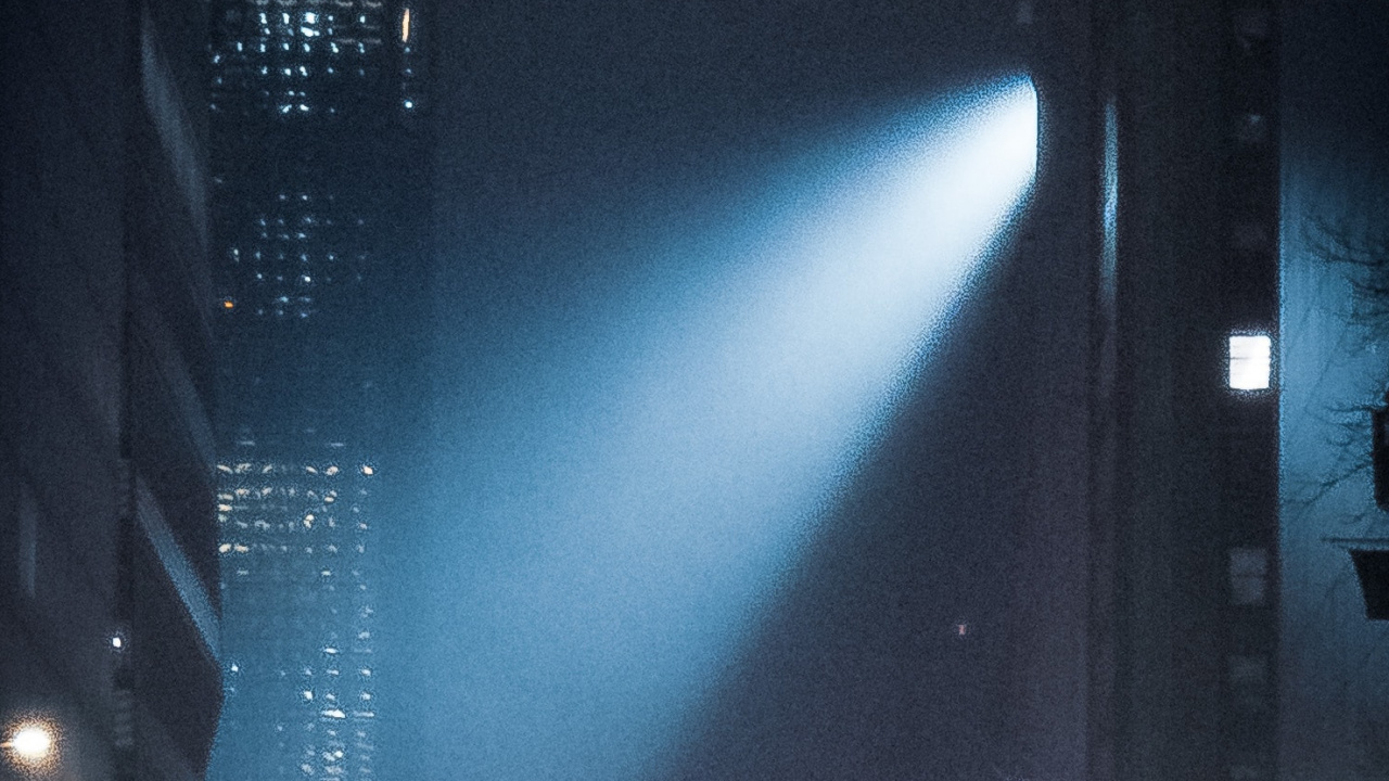 Обои дизайн, атмосфера, здание, небоскреб, автомобильное освещение в разрешении 1280x720