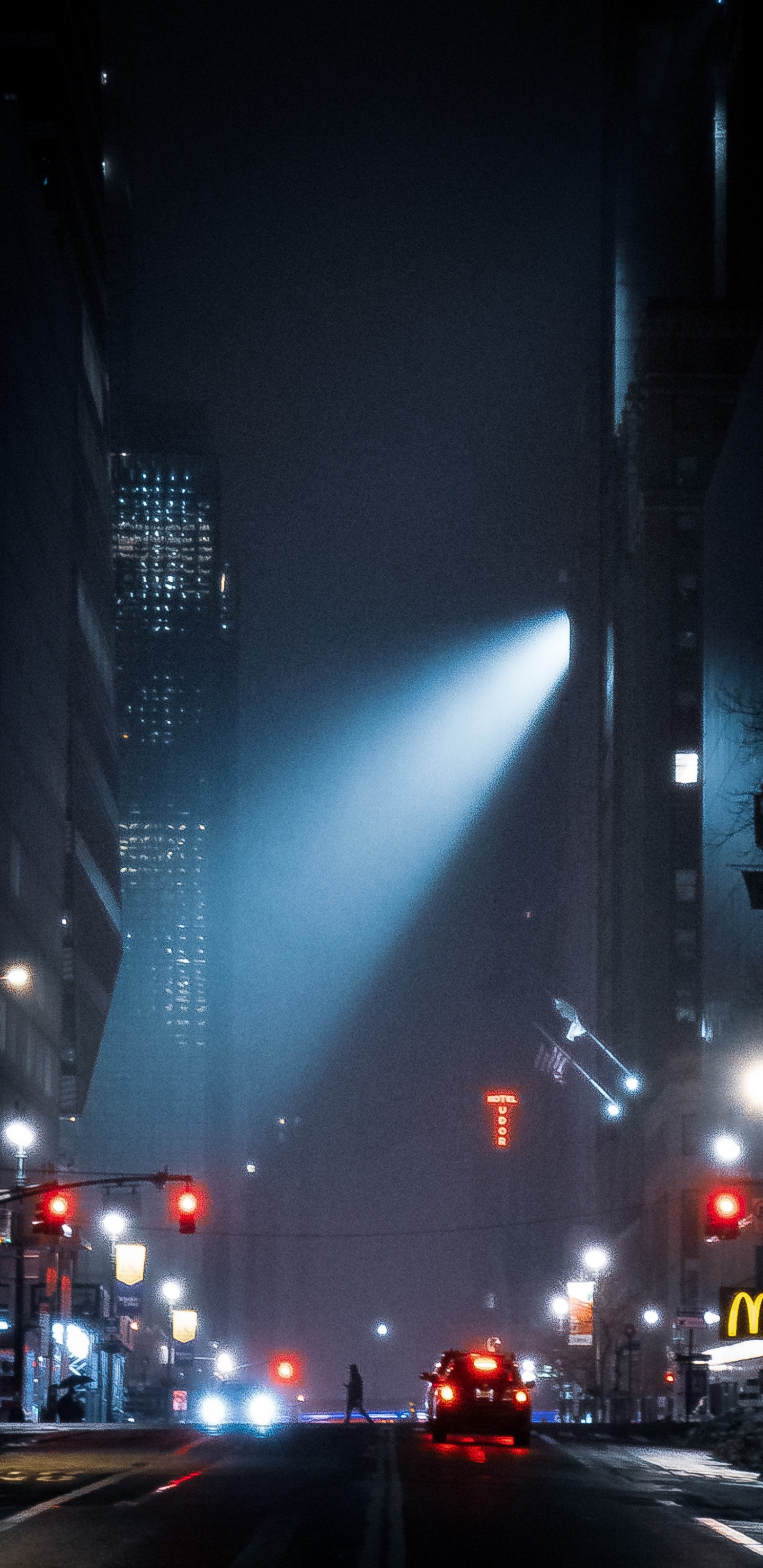 Обои дизайн, атмосфера, здание, небоскреб, автомобильное освещение в разрешении 1440x2960