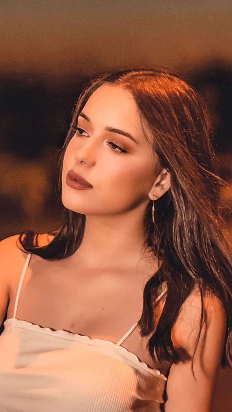 Обои бенгальский огонь, красота, поставкы партии, каштановые волосы, длинные волосы в разрешении 750x1334