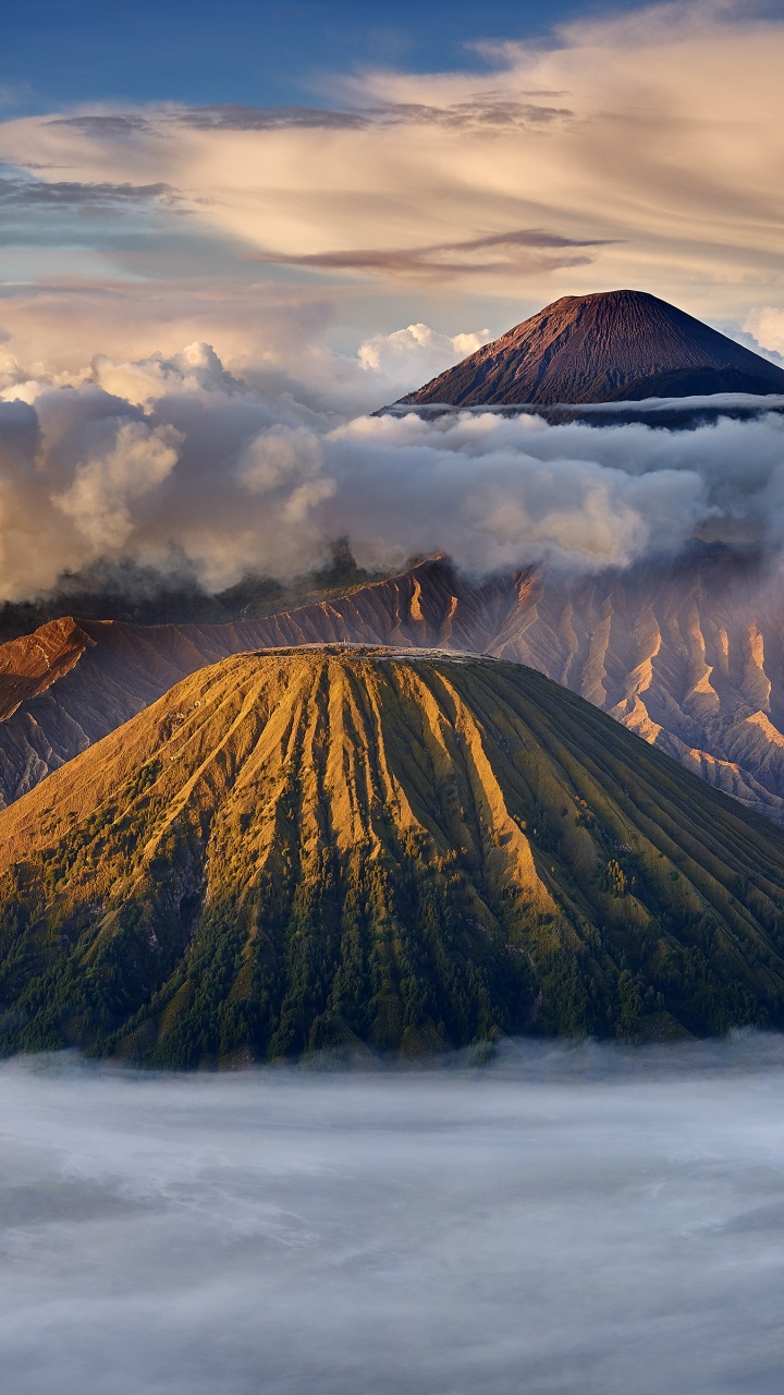Обои вулкан, стратовулкан, вулканического рельефа, облако, гора в разрешении 720x1280