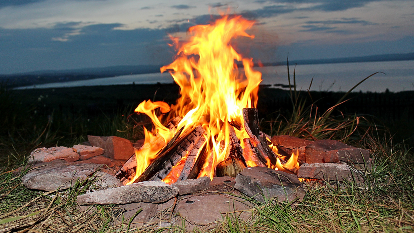 Обои огонь, костер, тепло в разрешении 1366x768