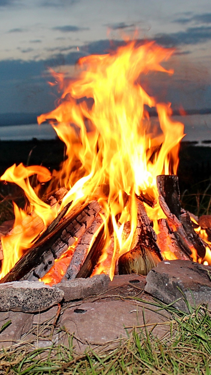 Обои огонь, костер, тепло в разрешении 720x1280