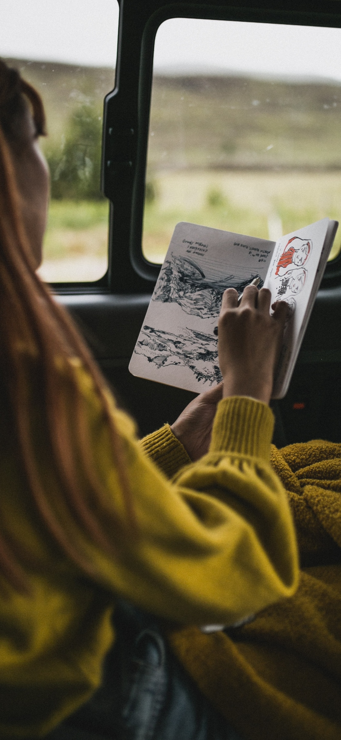 Обои рисование, желтый, транспорт, технологии, чтение в разрешении 1125x2436