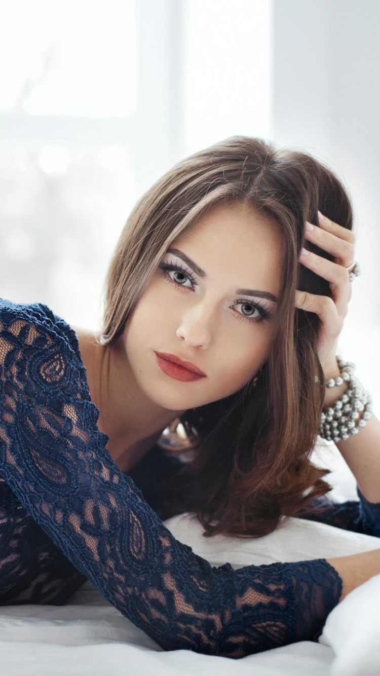 Обои модель, красота, длинные волосы, женщина, каштановые волосы в разрешении 750x1334