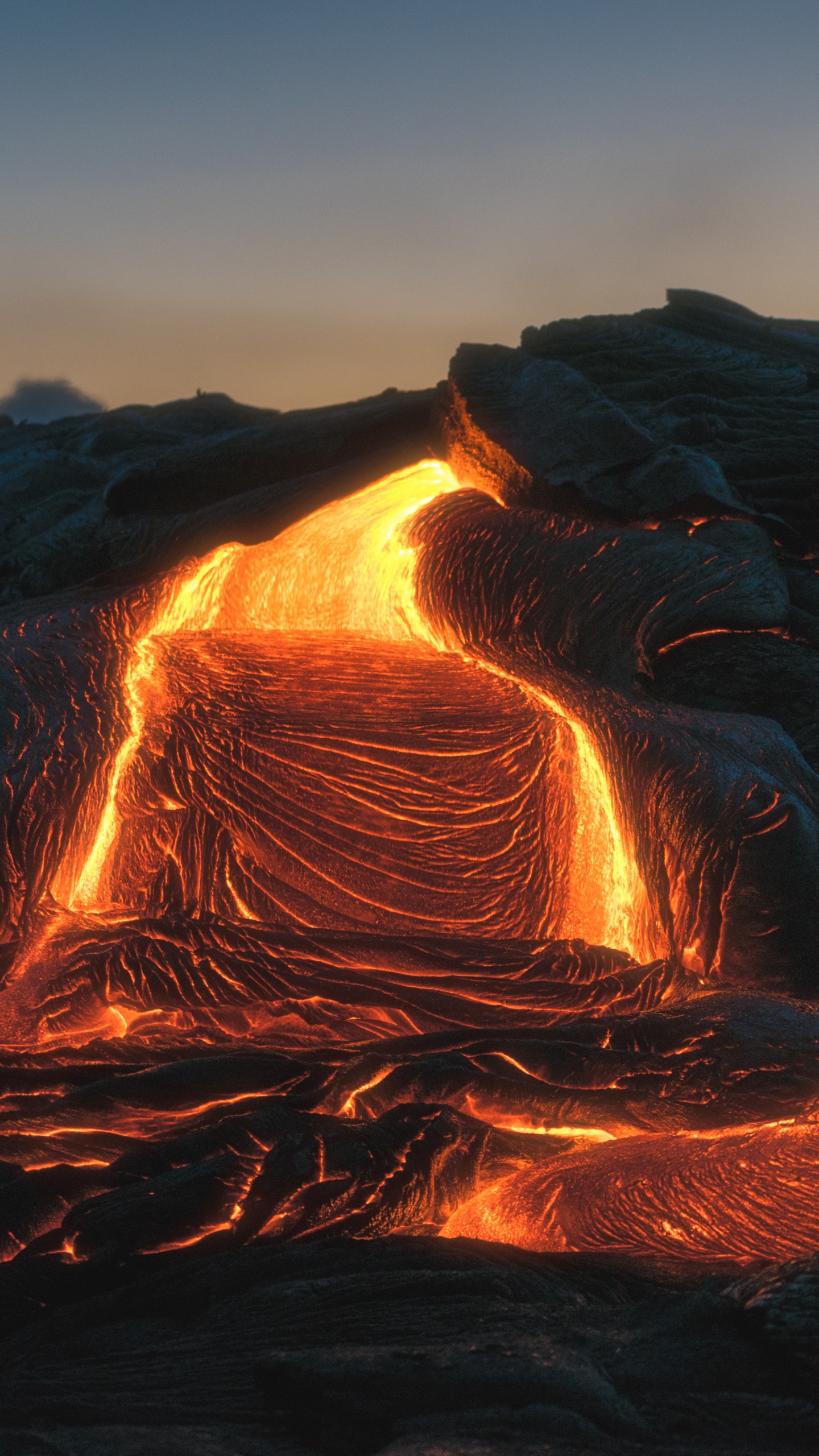 Обои вулкан, лава, лавовый поток, тепло, рок в разрешении 1440x2560