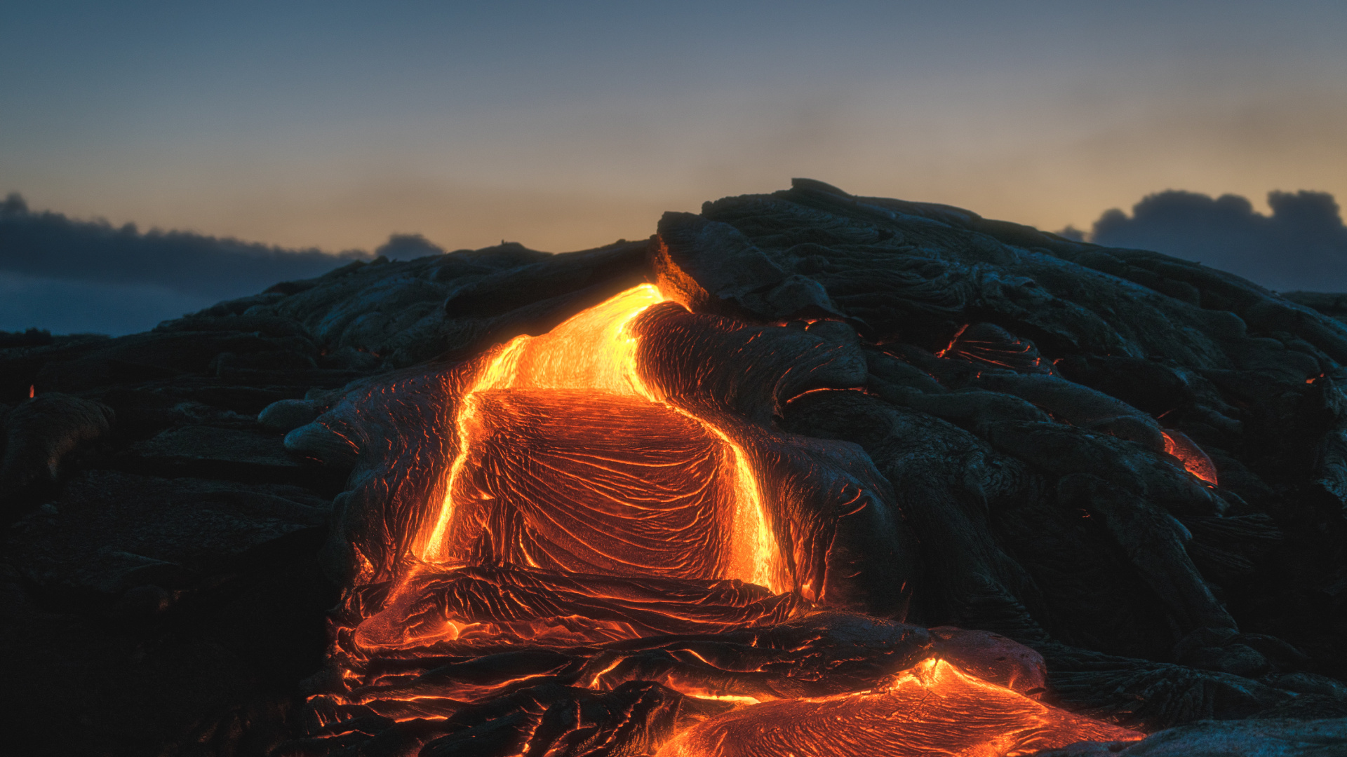 Обои вулкан, лава, лавовый поток, тепло, рок в разрешении 1920x1080