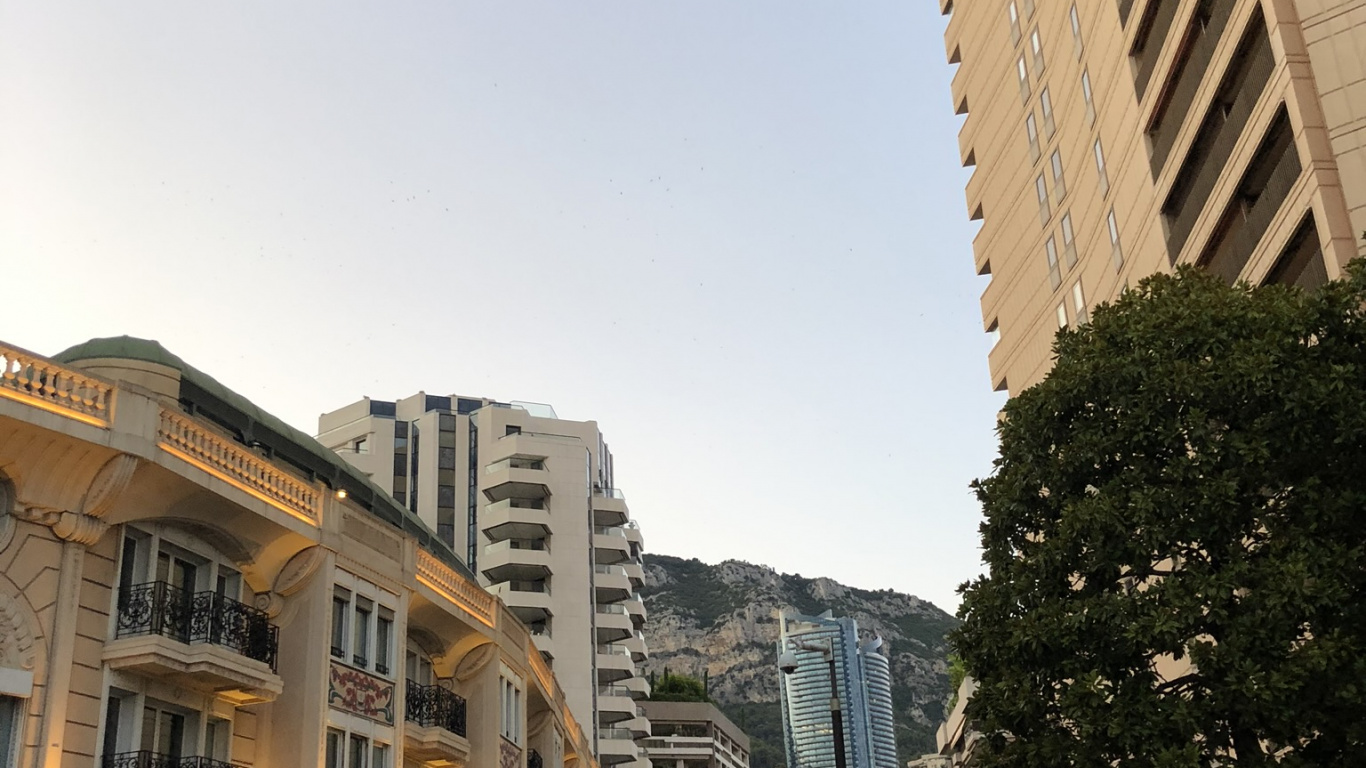 Обои соседство, башня, городской район, кондоминиум, улица в разрешении 1366x768