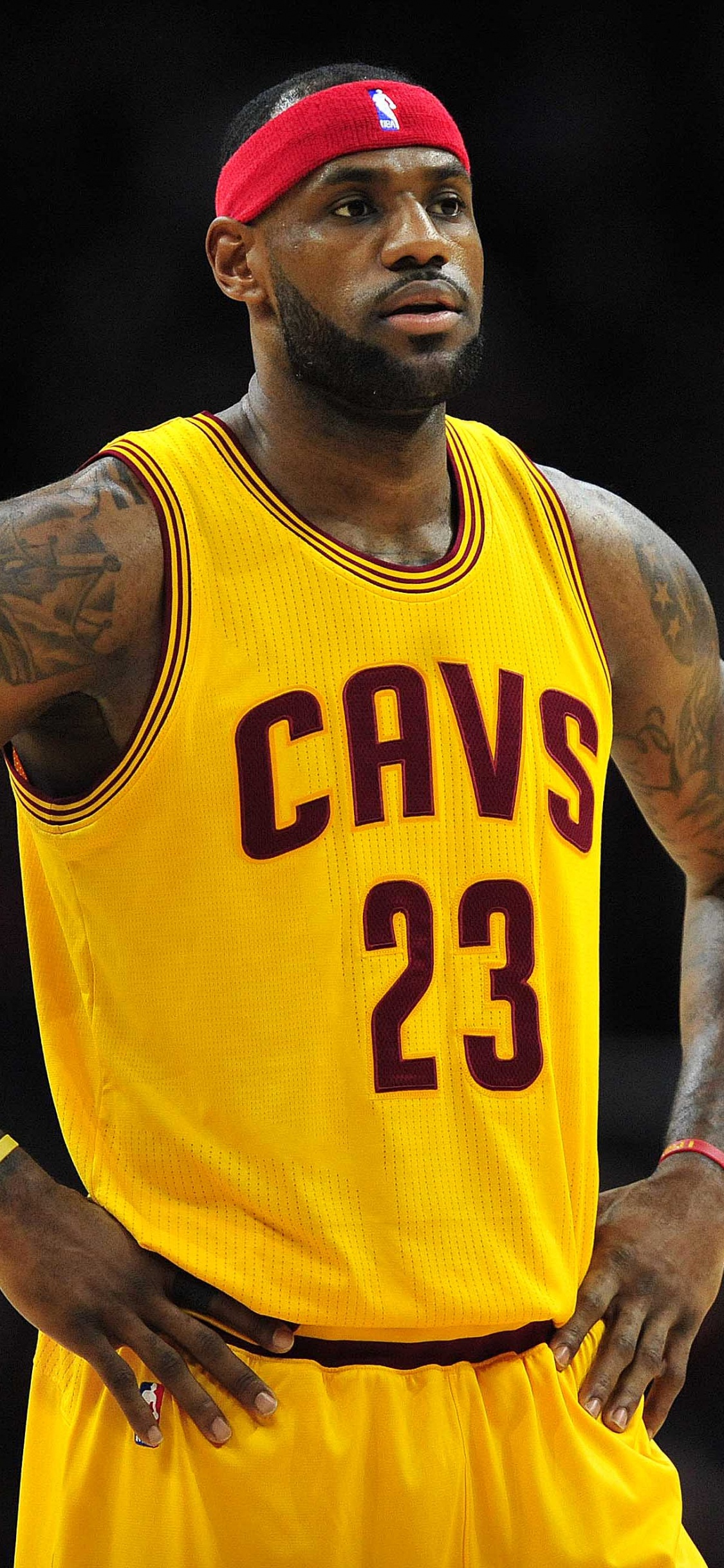 Обои Леброн Джеймс, Кливленд кавальерс, Баскетбол, баскетболист, игрок в разрешении 1125x2436