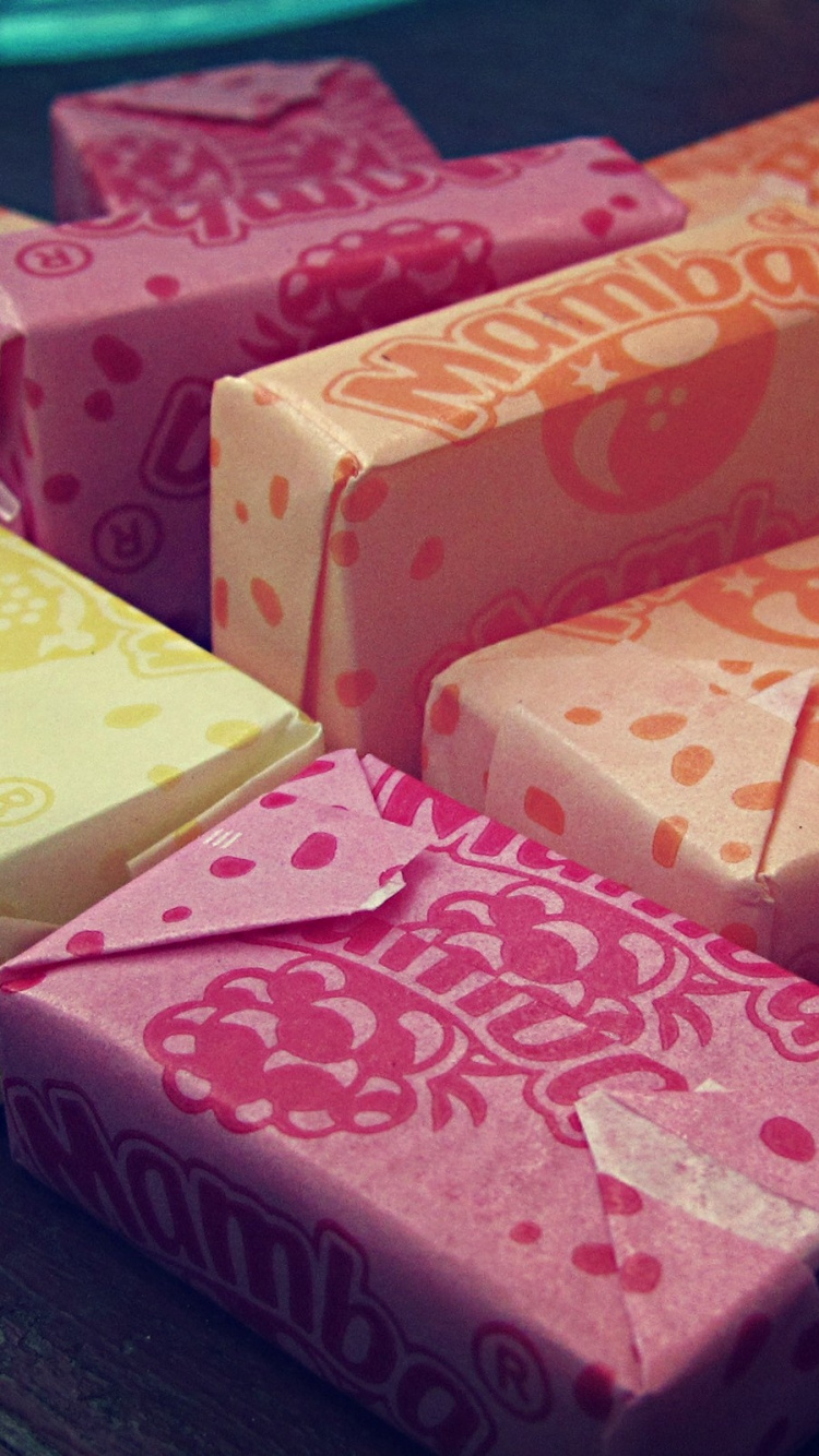 Обои конфета, пища, сладость, птифур, мизинец в разрешении 750x1334