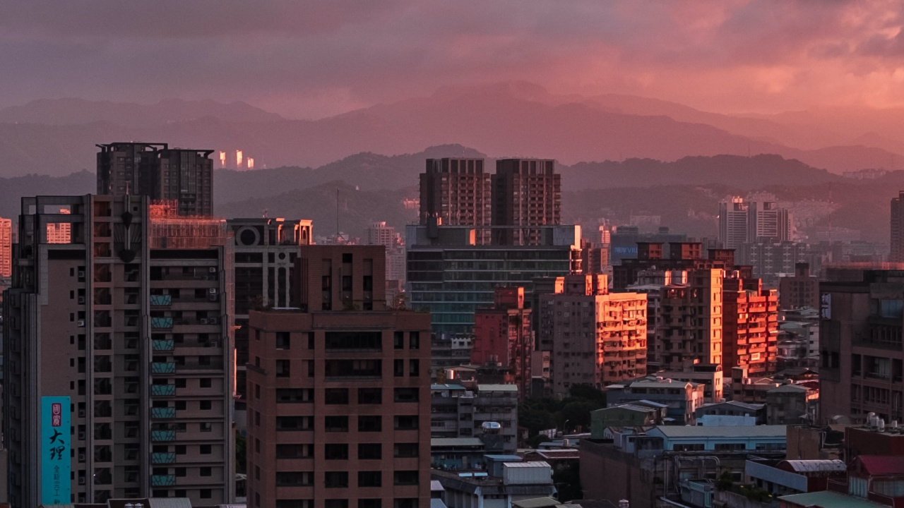 Обои город, облако, атмосфера, дневное время, здание в разрешении 1280x720