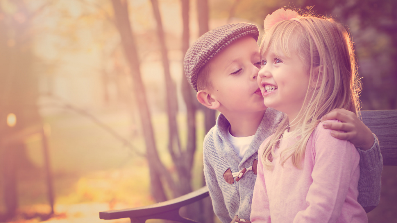 Обои поцелуй, ребенок, любовь, кожа, красота в разрешении 1366x768