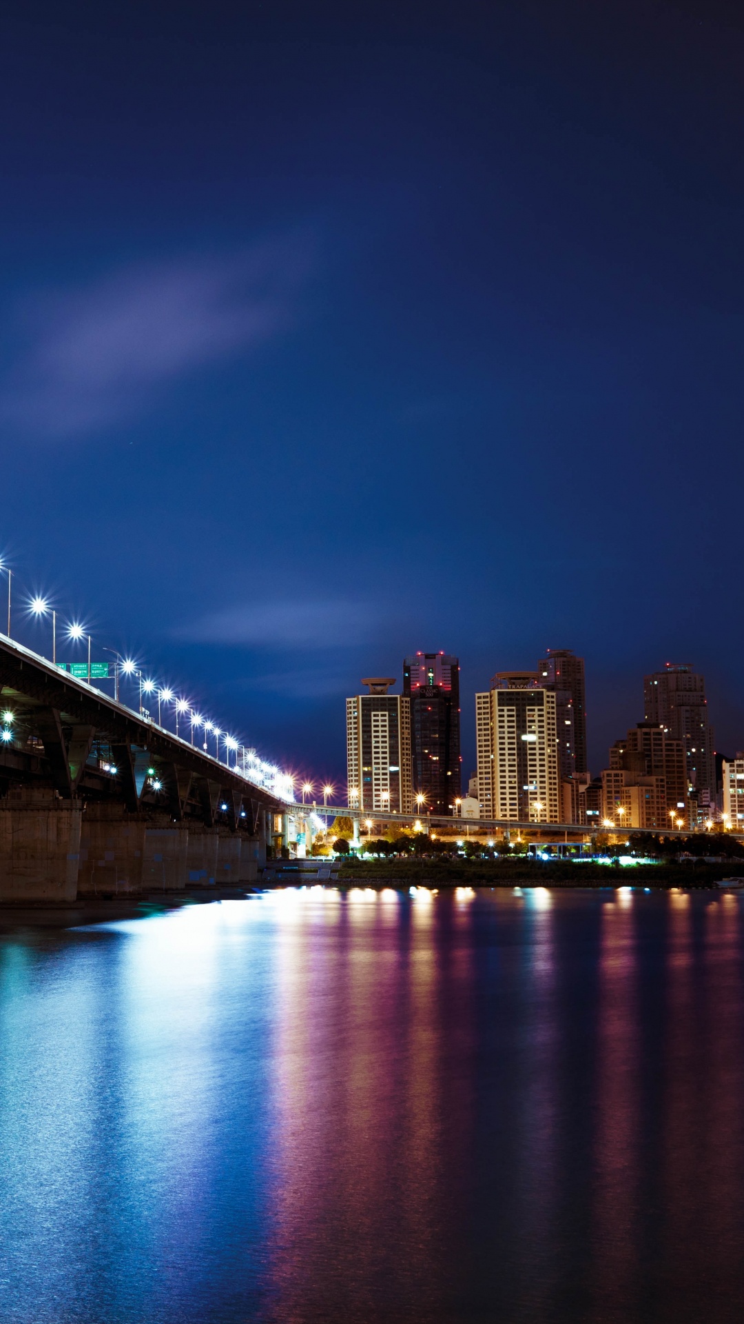 Обои ночь, мост, синий, ориентир, отражение в разрешении 1080x1920