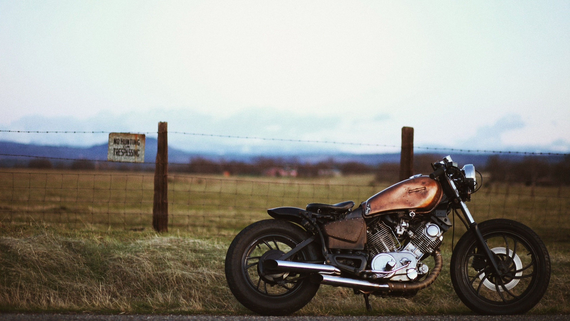 Обои Кафе рейсер, мотоцикл, Мотоциклы Triumph, кастомный мотоцикл, авто в разрешении 1920x1080