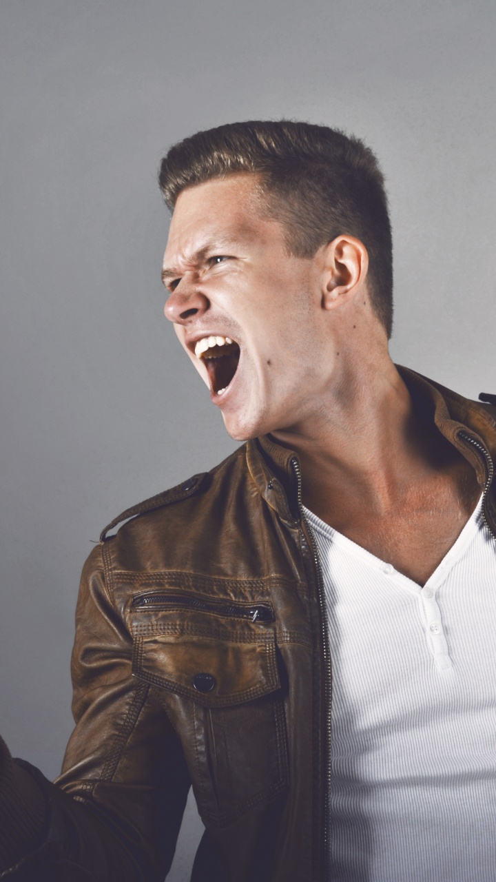 Обои человек, микрофон, AcademeG, футболка, мужчина в разрешении 720x1280