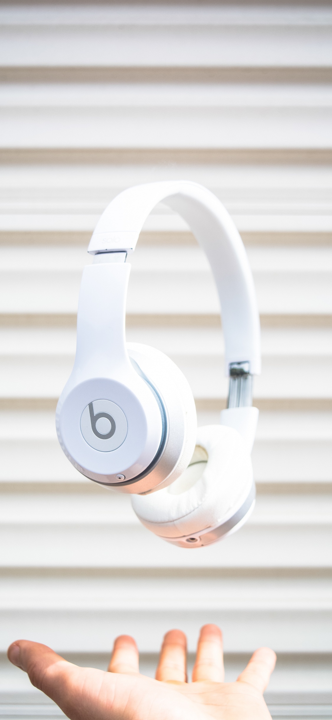 Обои наушники, beats electronics, беспроводной, звуковое оборудование, гаджет в разрешении 1125x2436