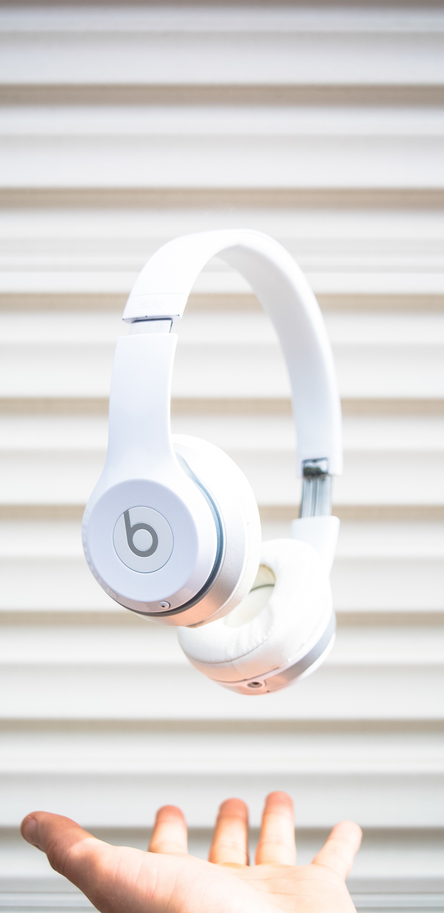 Обои наушники, beats electronics, беспроводной, звуковое оборудование, гаджет в разрешении 1440x2960