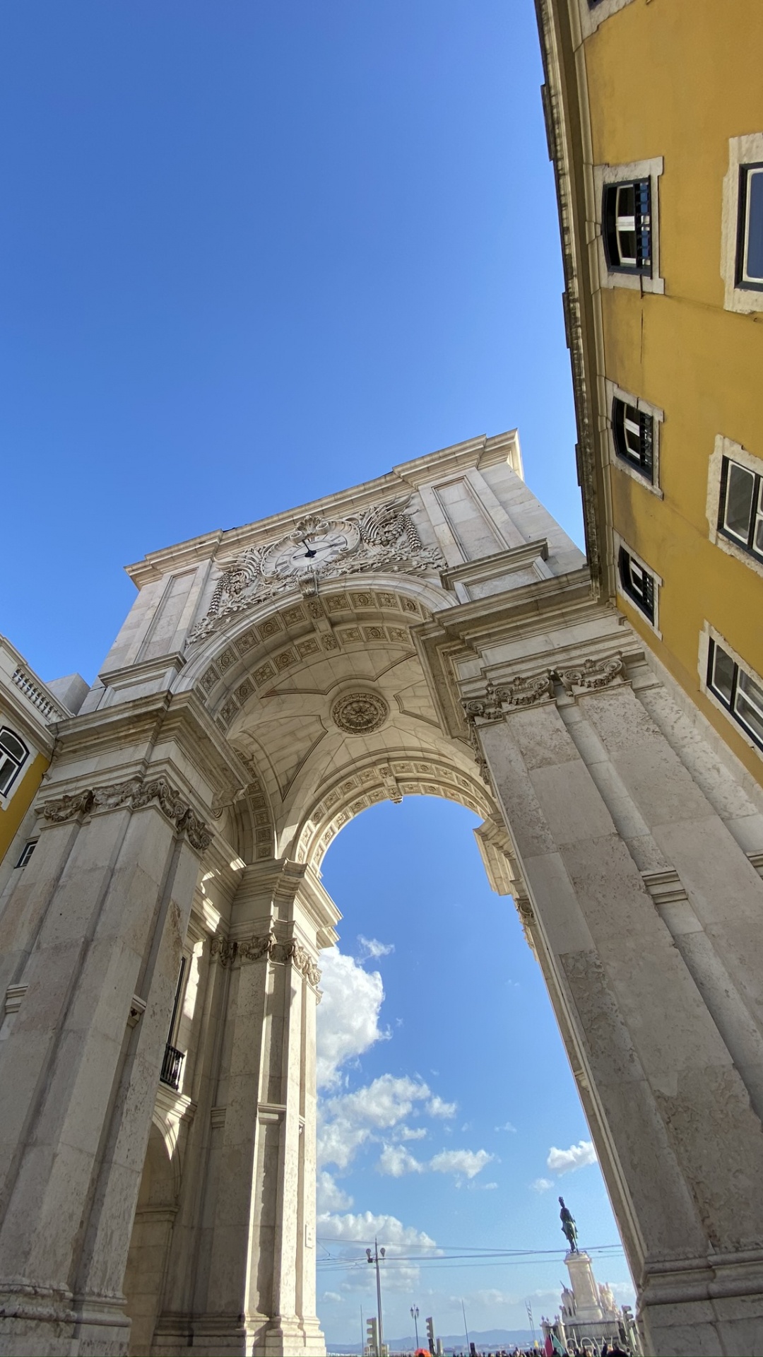 Обои ориентир, классическая архитектура, дневное время, архитектура, фасад в разрешении 1080x1920