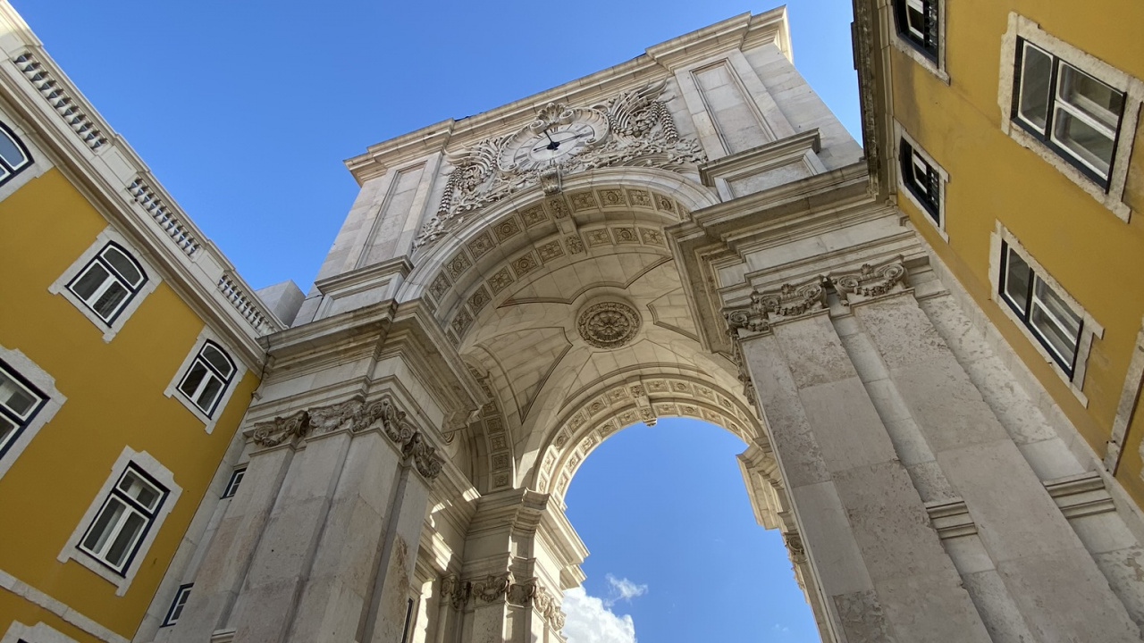 Обои ориентир, классическая архитектура, дневное время, архитектура, фасад в разрешении 1280x720