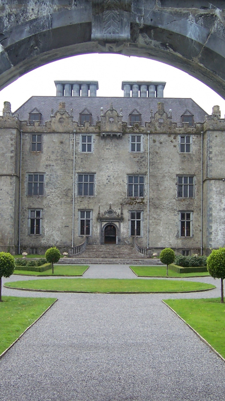 Обои Замок Портамна, замок, арка, здание, двор в разрешении 750x1334