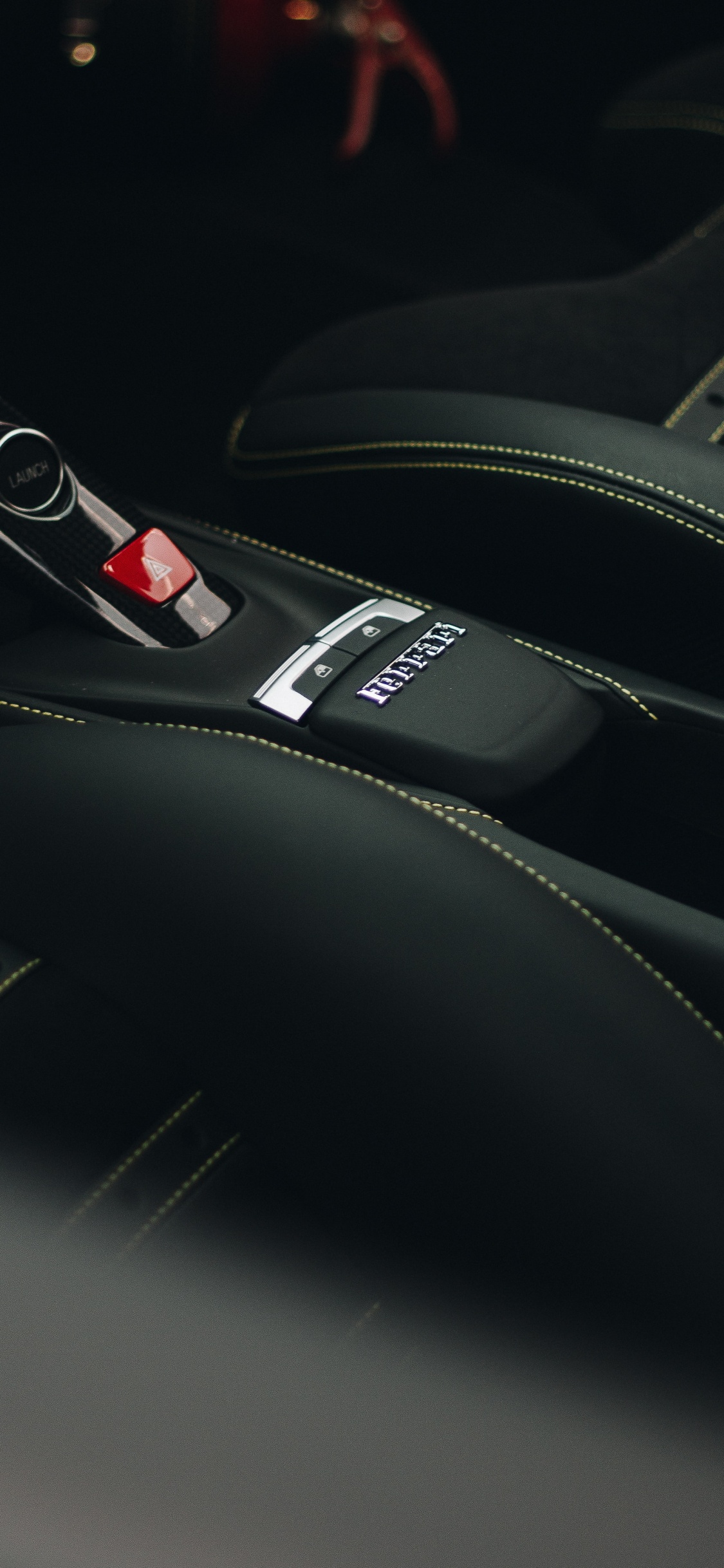 Обои свет, углерод, сиденье, подголовник, Король в разрешении 1125x2436