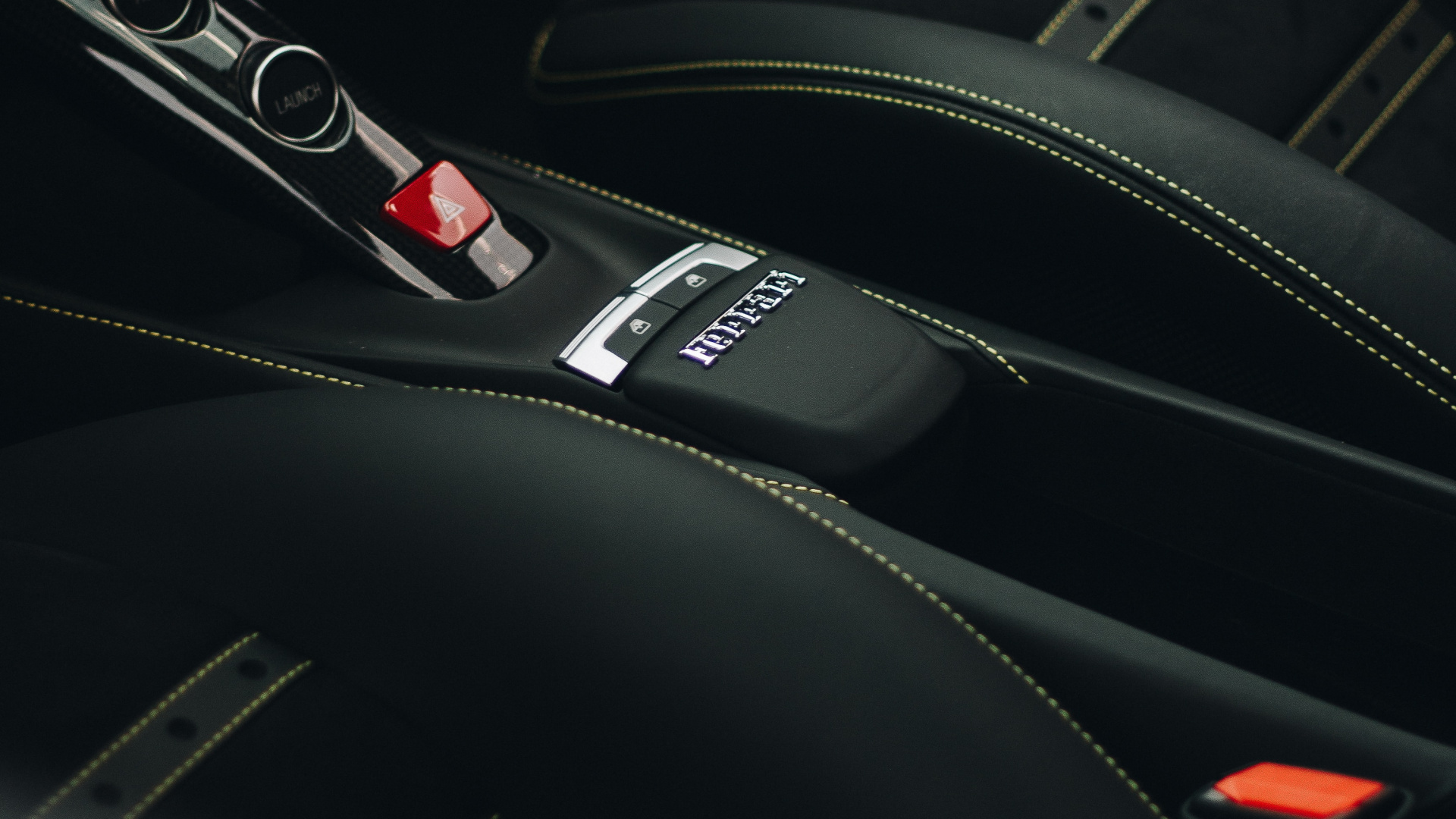 Обои свет, углерод, сиденье, подголовник, Король в разрешении 1920x1080