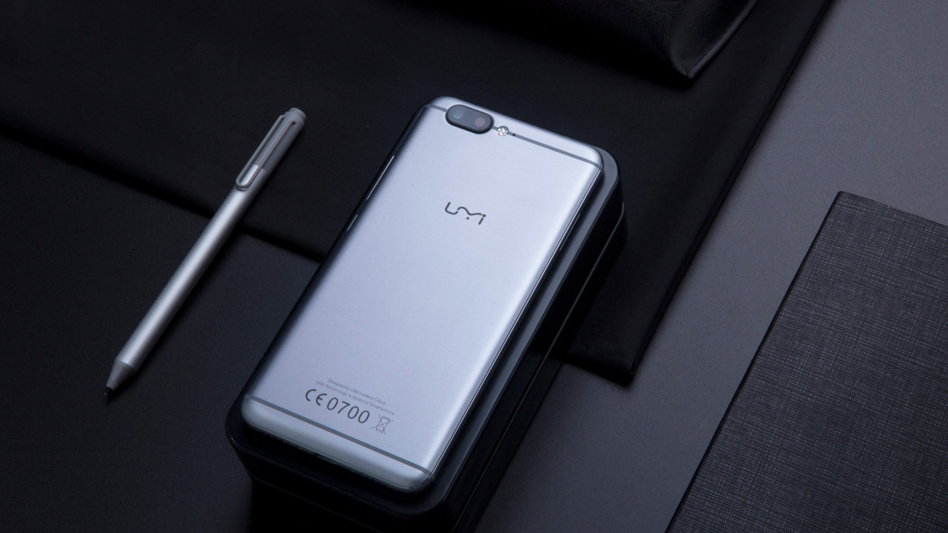 Обои смартфон, гаджет, коммуникационное устройство, электронное устройство, технологии в разрешении 1366x768