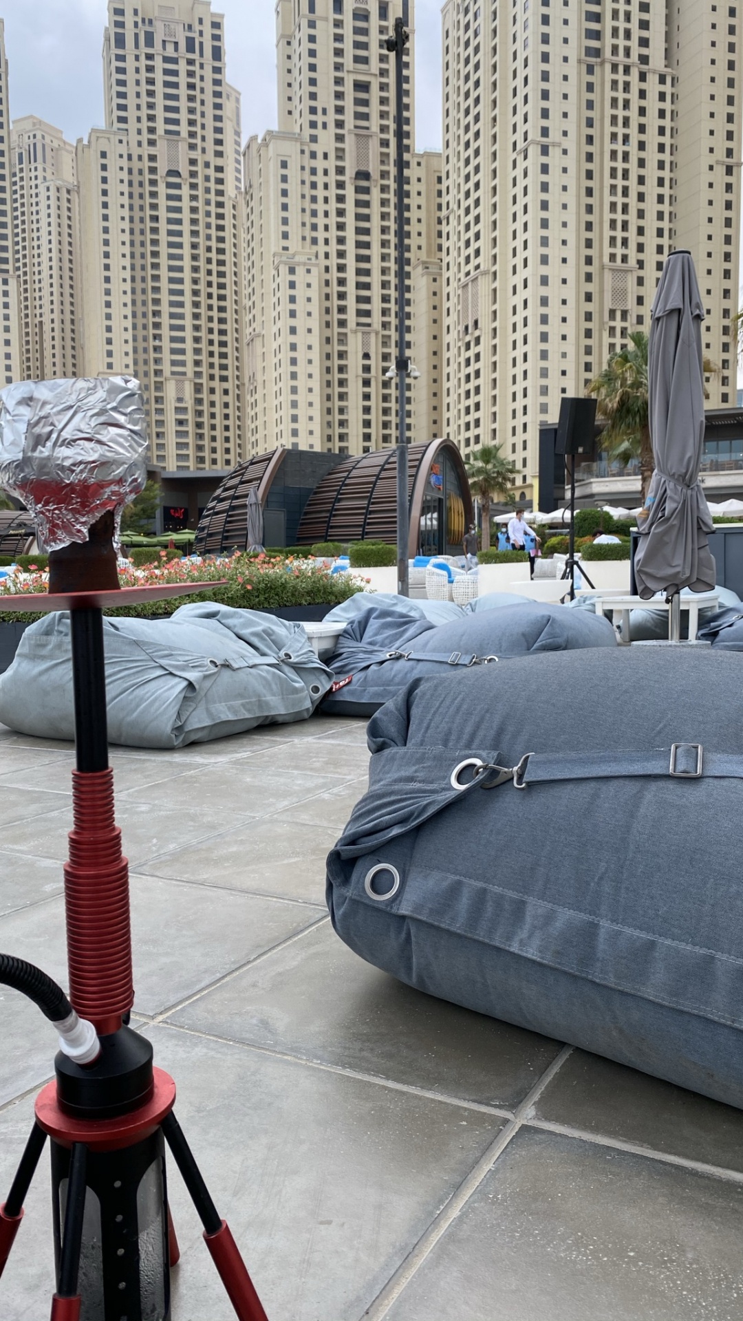 Обои крыша, башня, кондоминиум, здание, велосипед аксессуар в разрешении 1080x1920