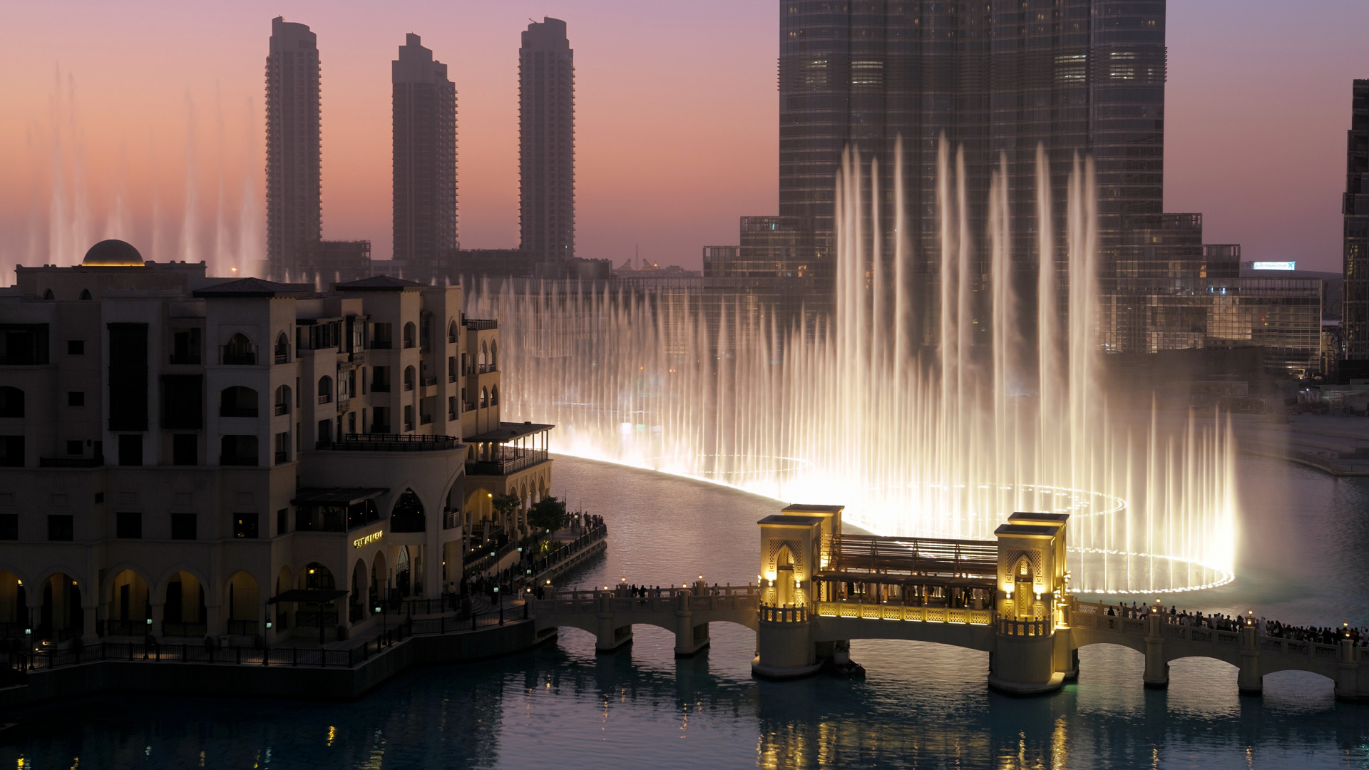 Обои Дубай Молл, Фонтан Дубай, Бурдж Халифа, город, ориентир в разрешении 1920x1080