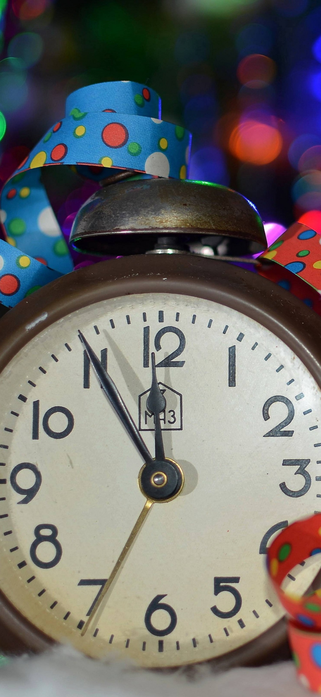 Обои Рождественские огни, рождественский орнамент, Рождественский день, Новый год, Рождественские украшения в разрешении 1125x2436