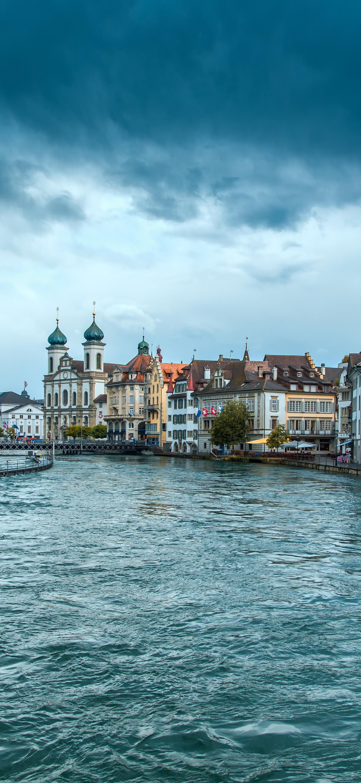 Обои люцерна, водный путь, вода, канал, городок в разрешении 1242x2688